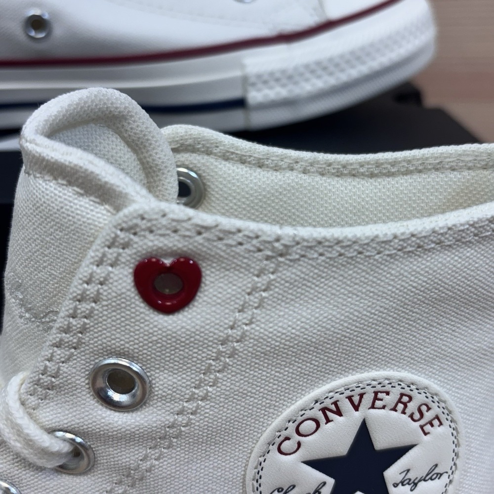 Converse Women Chuck Taylor All Star Sneakers Sz 8.5 Hearts High Top A19055C - Picture 7 of 10